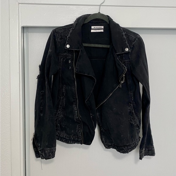 Distressed Jean jacket - Picture 1 of 5